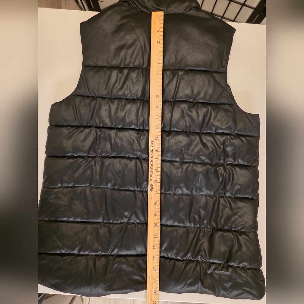 LIKE NEW FILA Sport Women's Quilted Puffer Vest in Black ~ Size Large - Picture 9 of 10
